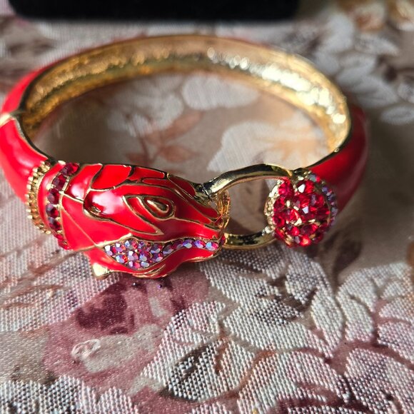 KIRKS FOLLY RED ENAMEL CRYSTAL CLUSTERS CAT / SNAKE GOLDTONE HINGED BANGLE NWOT - Picture 5 of 7